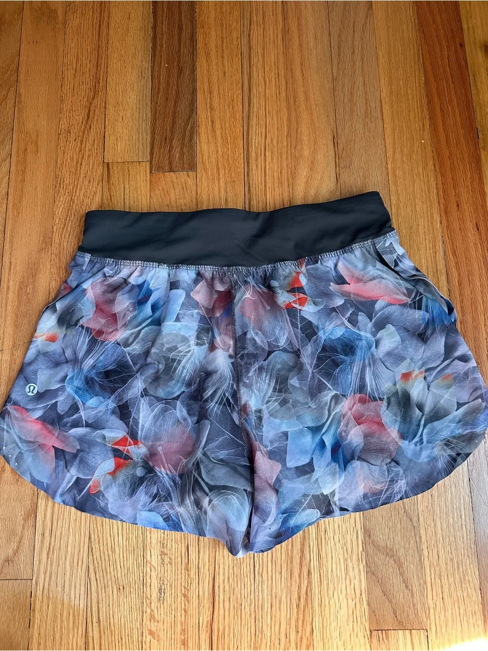 Lululemon Hotty Hot Lined Running Shorts Size 6 Blue Floral Print